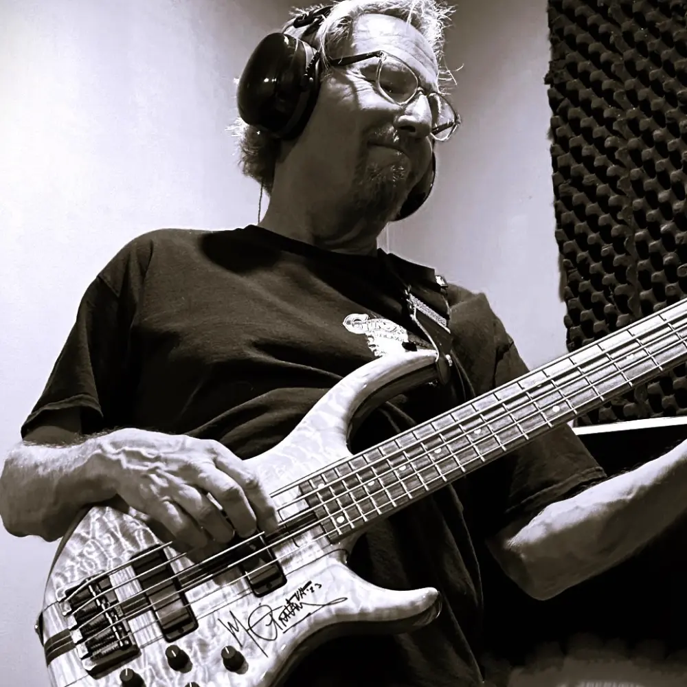 Jess Johannsen – Bass for The SideKarz